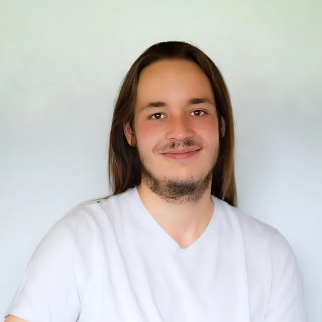 Porträtfoto von Tim Gebauer